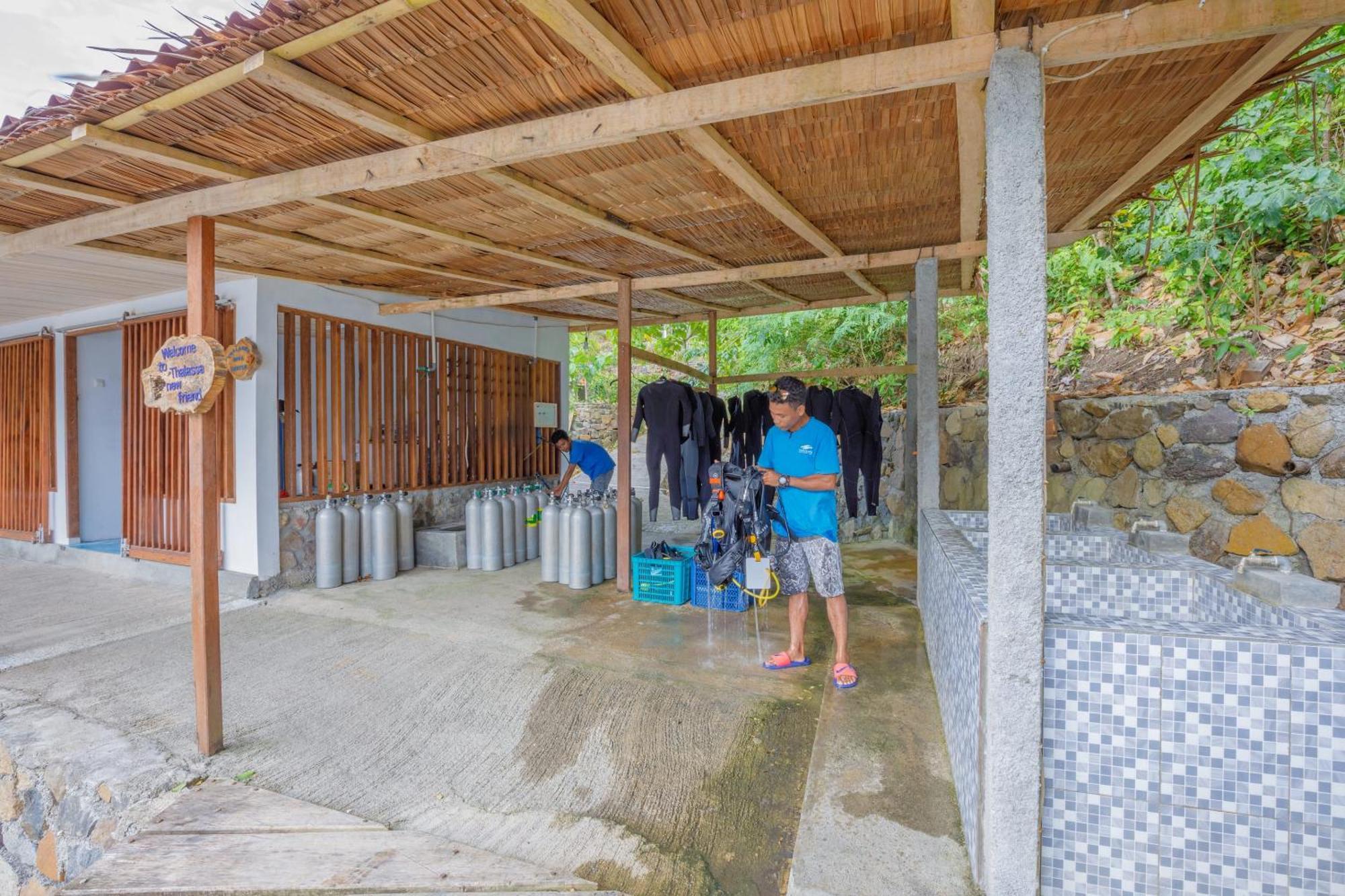 塔拉萨雷姆贝潜水度假村 Airtembaga 外观 照片