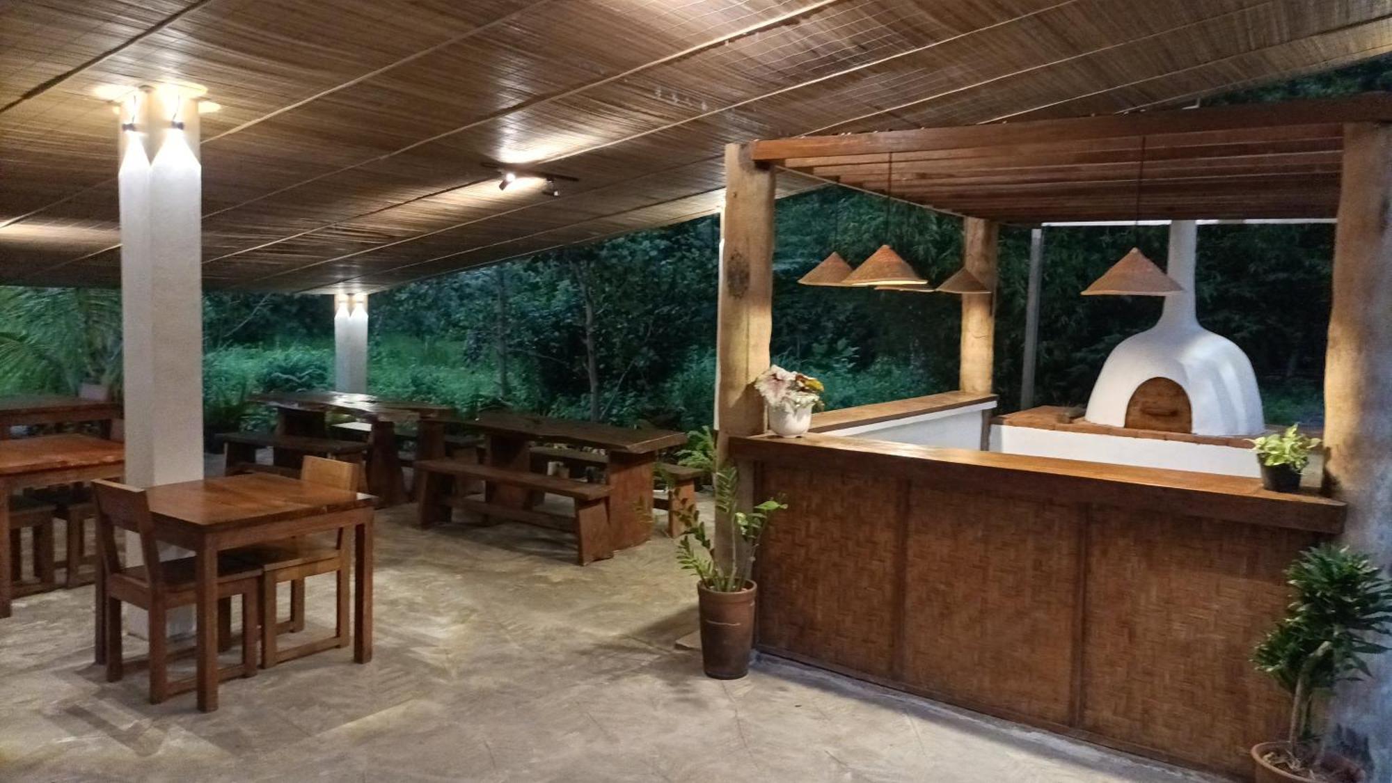 塔拉萨雷姆贝潜水度假村 Airtembaga 外观 照片